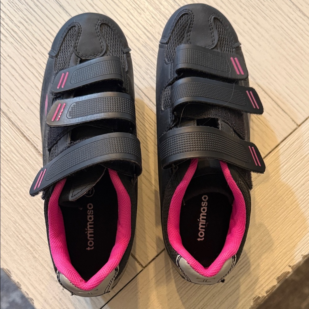 Tommaso Womens 6.5 Peloton Sneakers with Pink Trim - Velcro Straps